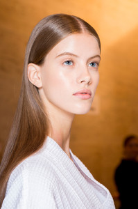 Victoria+Beckham+Spring+2017+Backstage+ZFHUNW-8Kv5x.jpg