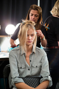 Marchesa+Spring+2017+Backstage+irFYc7LYsR4x.jpg