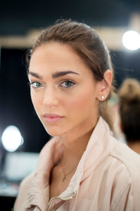 Marchesa+Spring+2017+Backstage+jIEaUqydcM6x.jpg