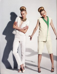 Aventura magazine (2).jpg