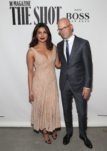 Priyanka+Chopra+W+Magazine+Hugo+Boss+Celebrate+bdTHytJjBv4x.jpg