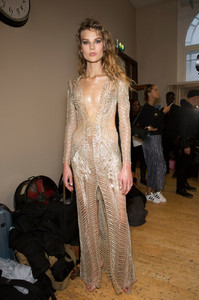 Julien+Macdonald+Spring+2017+Backstage+toCPE8FqVVSx.jpg