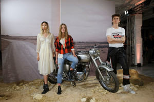 Belstaff+Spring+2017+BUOMkKfGFHqx.jpg