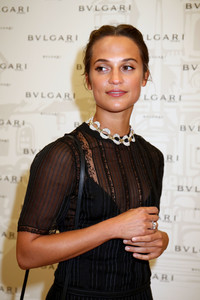 Alicia+Vikander+Bvlgari+Tribute+Spanish+Steps+YZF6M0c77nUx.jpg