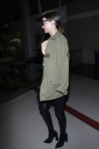 Miranda+Kerr+is+seen+at+LAX+uEb8tKJ9eAfx.jpg