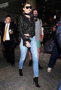 Miranda+Kerr+Miranda+Kerr+Arrives+Flight+LAX+xUBejxHEpI6x.jpg