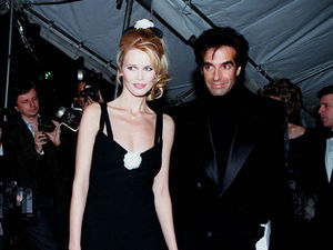 Claudia-Schiffer-et-David-Copperfield-a-New-York-le-06-decembre-1995_exact1024x768_l.jpg
