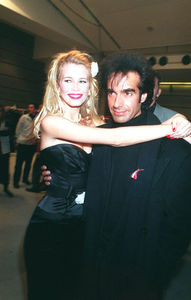 Claudia-Schiffer-et-David-Copperfield-a-Paris-le-15-mars-1995_exact1024x768_p.jpg