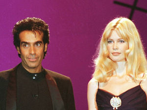 Claudia-Schiffer-et-David-Copperfield-le-1er-decembre-1997_exact1024x768_l.jpg