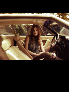 DeannaMiller102003Vogue07.jpg