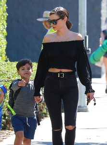 Flynn-Bloom-miranda-kerr-hepta_2586578.jpg