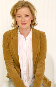 Gretchen_Mol_Pose_Serious.jpg