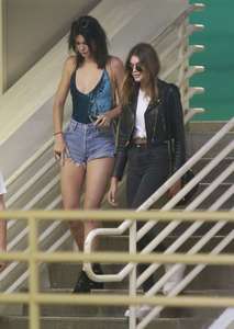 Kendall-Jenner-in-Denim-Shorts--03.jpg