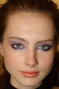MoschinoCheapChicFW04-05Beauty0.jpg