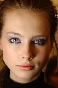 MoschinoCheapChicFW04-05Beauty1.jpg