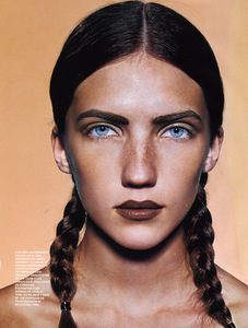 TetyanaBrazhnyk_VogueES0403phDonnaTrope_04.jpg