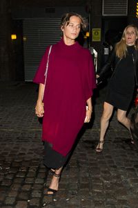 alicia-vikander-arriving-at-the-chiltern-firehouse-in-london-9-24-2016-3.jpg