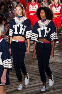 defile-tommy-hilfiger-printemps-ete-2017-new-york-look-60.jpg