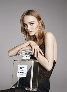 gallery-1471434605-chanel-lily-rose-depp-1.jpg