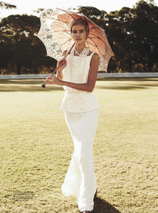 isabel-lucas-by-nicole-bentley-for-vogue-australia-december-2013.png