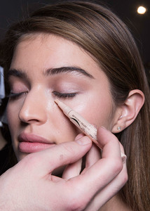 jonathan-simkai-aw-2016-backstage-makeup.jpg