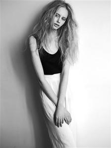 justineelmerolsenmodelsfr7.jpg