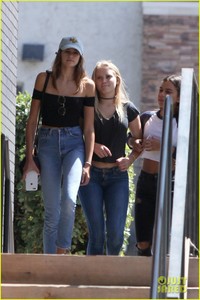 kaia-gerber-hangs-with-friends-sister-cities-quote-13.jpg