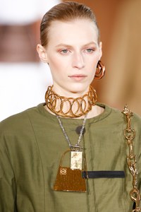 loewe1b.jpg