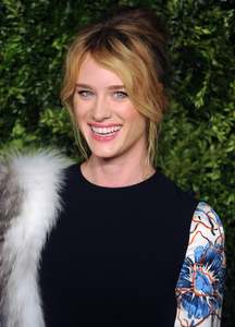 mackenzie-davis-12th-annual-cfdavogue-fashion-fund-awards-spring-studios-in-nyc-110215-1.jpg