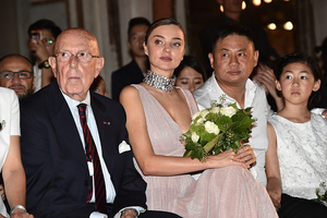 mario-boselli-miranda-kerr-and-jin-ming-attend-the-koradior-show-picture-id610522658.jpg