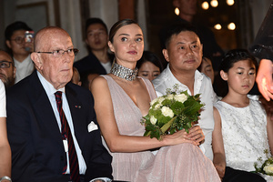 mario-boselli-miranda-kerr-and-jin-ming-attend-the-koradior-show-picture-id610522682.jpg