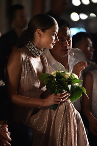 miranda-kerr-attends-the-koradior-show-during-milan-fashion-week-on-picture-id610522208.jpg