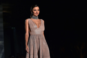 miranda-kerr-attends-the-koradior-show-during-milan-fashion-week-on-picture-id610522532.jpg