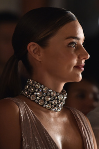 miranda-kerr-attends-the-koradior-show-during-milan-fashion-week-on-picture-id610522562.jpg