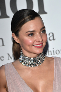 miranda-kerr-attends-the-koradior-show-during-milan-fashion-week-on-picture-id610522572.jpg