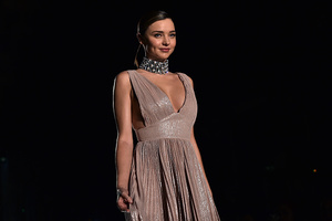 miranda-kerr-attends-the-koradior-show-during-milan-fashion-week-on-picture-id610522602.jpg