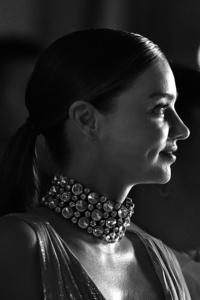miranda-kerr-attends-the-koradior-show-during-milan-fashion-week-on-picture-id610522622.jpg