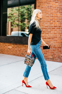 nyfw_ss2017_day1_20160908_2779_jpg_1943_north_660x_white.jpg