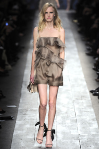 valentino.1.valentino006-r-h-2009.10.06.21.49.46.3404034_hq.jpg