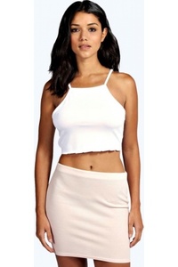 women-boohoo-emma-top-con-spalline-sottili-e-bordo-smerlato.jpg