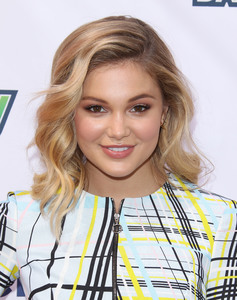 0909180949916_30_Olivia_Holt__46_.jpg