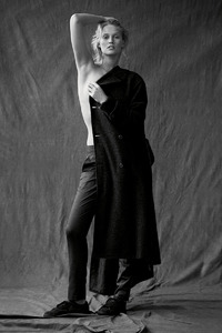 2016_09_gq_germany_toni_garrn_08_148_c_b.jpg