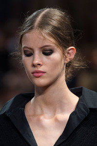 Alberta+Ferretti+Clp+Bis+Spring+2017+Details+M3ypnls9DWXx.jpg