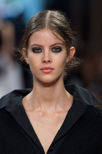 Alberta+Ferretti+Clp+Bis+Spring+2017+Details+sGvLs5pIPLFx.jpg