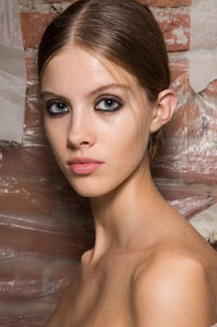 Alberta+Ferretti+Spring+2017+Backstage+yt81xGFq-oTx.jpg