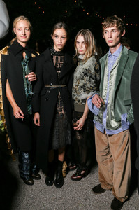Burberry+Fw+Bks+Bis+Spring+2017+Backstage+eH_O2fn12bhx.jpg