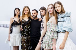 Giambattista+Valli+Spring+2017+Backstage+8qSt6DWK9zyx.jpg