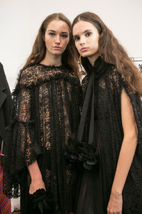 Sonia+Rykiel+Spring+2017+Backstage+HZyJDX9AM0Bx.jpg