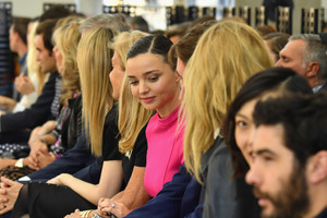 Miranda+Kerr+Louis+Vuitton+Front+Row+Paris+al_frW4OD4Dx.jpg