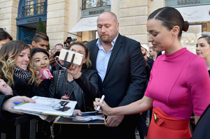 Miranda+Kerr+Louis+Vuitton+Front+Row+Paris+IdkZPzXyRBUx.jpg